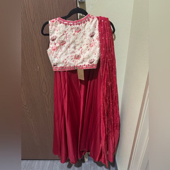 Red and cream chaniya choli - Picture 2 of 6
